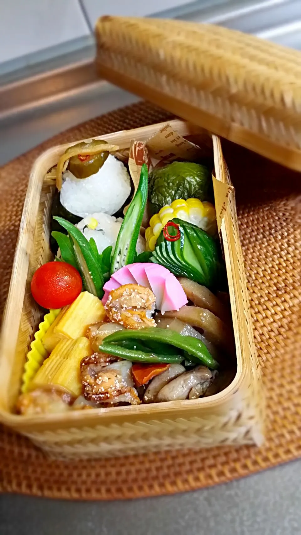 《土曜日の主人🍙弁当》🍱

・🍙のり
・🍙おかか
・🍙にんにく醤油漬け青紫蘇巻き
・だし巻き玉子
・チビホタテ明太子炒め
・蛇腹キュウリの甘酢漬け
・とうもろこし
行ってらっしゃ〜い💕|藤田 まり子さん