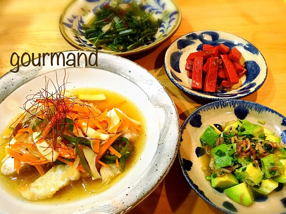 鱈の甘酢餡掛け、アボカドの薬味ポン酢漬け、空芯菜のエスニック炒め、赤コンの炊いたん  などの夜ごはん♪|プーティさん