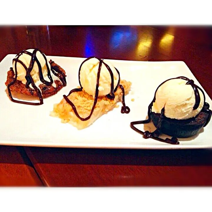 Snapdishの料理写真:#dessert #icecream #chocolate #vanilla #cake #sweet #delicious #yummy #tasty|Kimさん