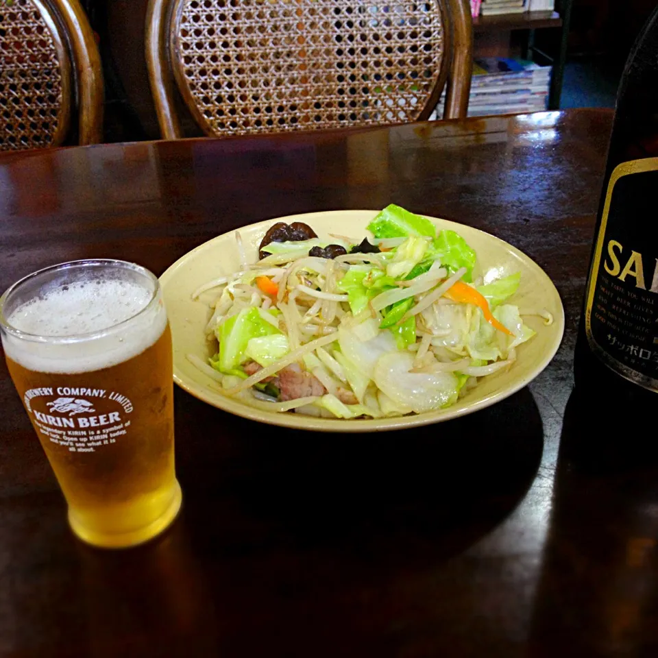 野菜炒めと瓶ビール♪|ラー山さん