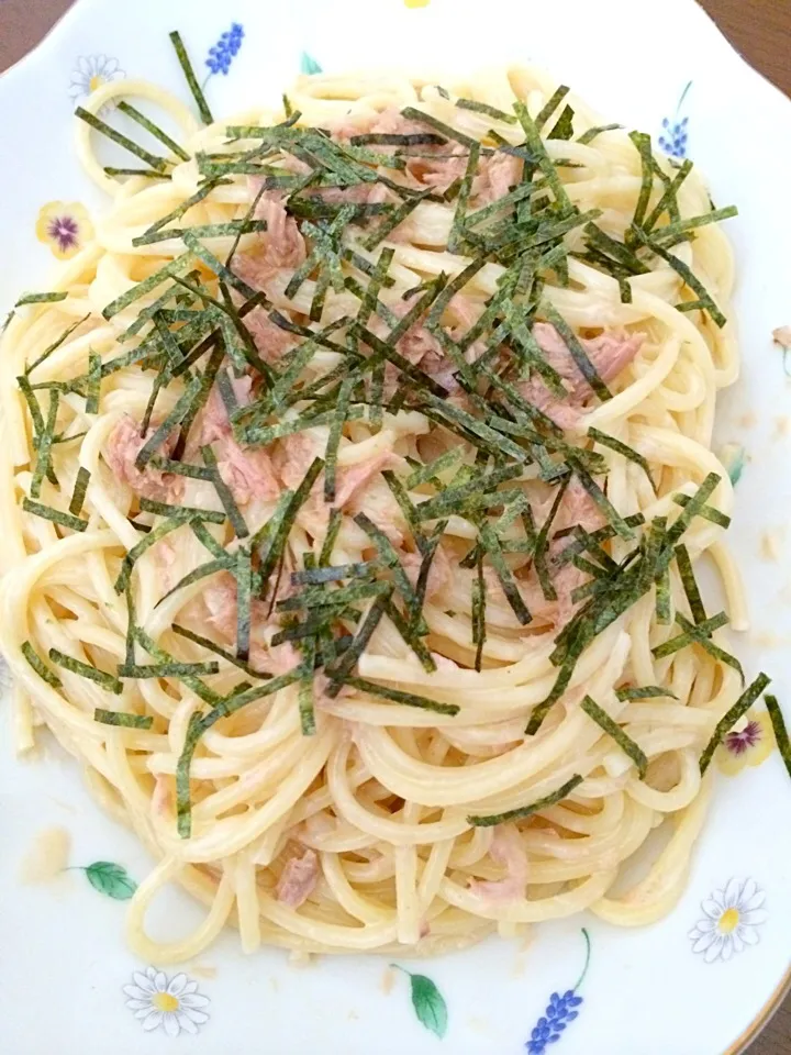 Snapdishの料理写真:tuna mayo pasta|Alona Suazoさん