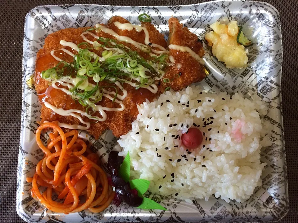 Snapdishの料理写真:チキンカツ弁当|ばーさんさん