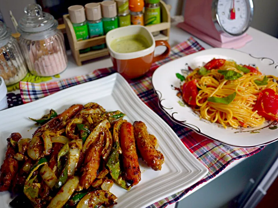 Snapdishの料理写真:ソーセージのカレー粉炒め  バジル＆蟹クリームのパスタ  青汁ポタージュ|石川洋子さん