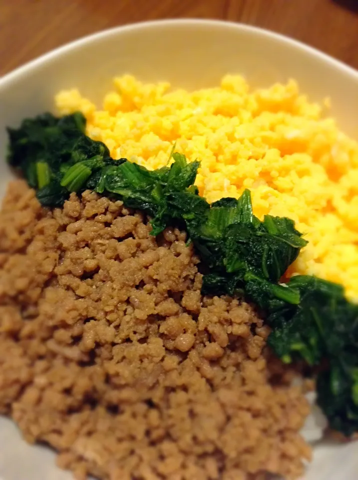 そぼろ丼|けんさんさん