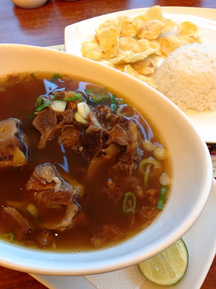 Hotel Borobudur's Legendary Oxtail soup|さとしさん