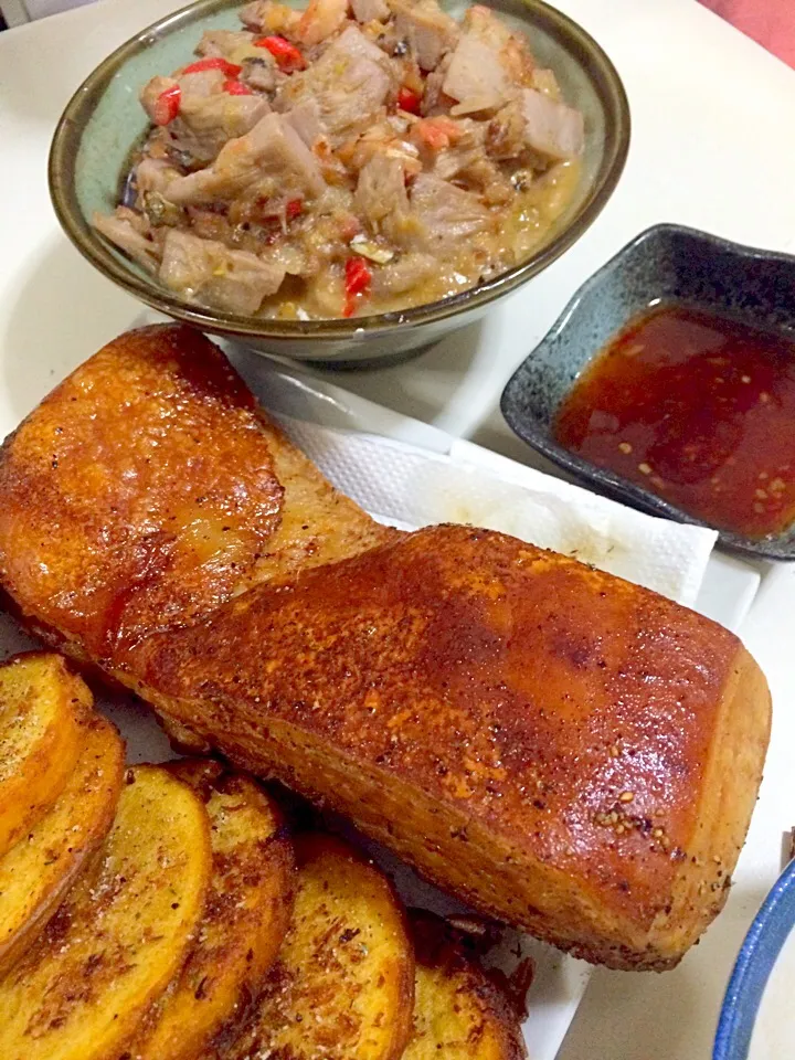 Snapdishの料理写真:Young green jackfruit w/coconut milk /roasted pork belly/fried potato🍴happytummy #yummy🍴pinoyrecipe#busogsasarap🍴|MJ🇵🇭🇯🇵さん