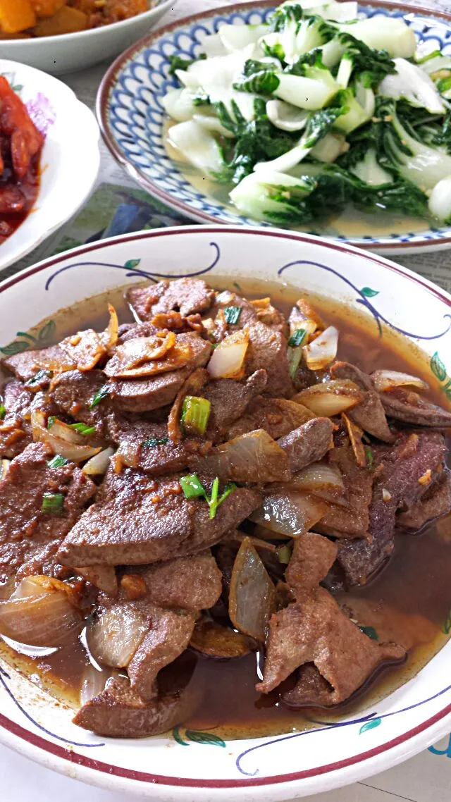 Stir fry pork liver with ginger and onions|genさん