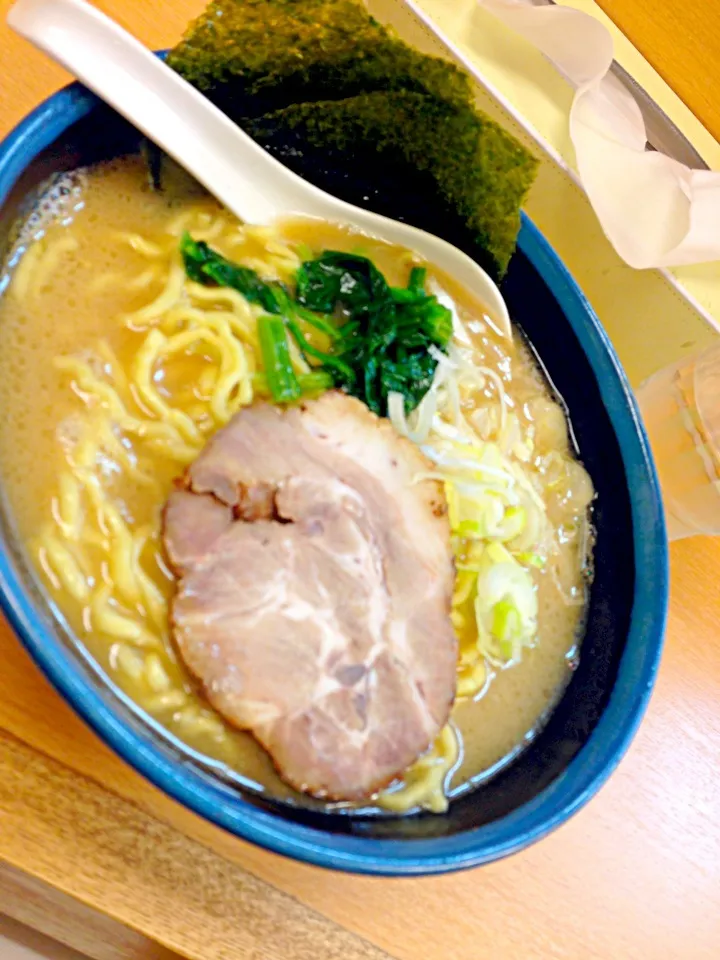 Snapdishの料理写真:自由が丘無邪気のラーメンです|miwanaoiさん