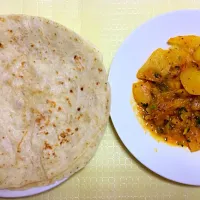 Snapdishの料理写真:Chapati with Aloo Bhujiya|Eyecandyさん