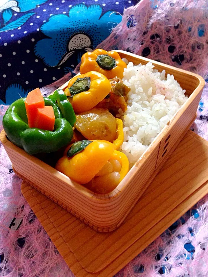 おはようございます(///∇//)日曜日も元気に行こう⤴︎のお弁当。彩り焼き野菜。ピーマンカップの常備菜詰め。|Kumi_loveさん