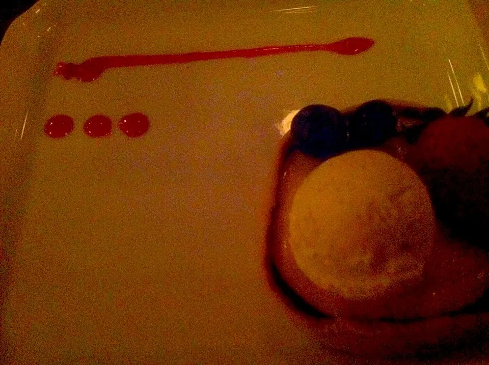 Snapdishの料理写真:Lemon tart with vanilla ice cream & honeycomb|skyblueさん