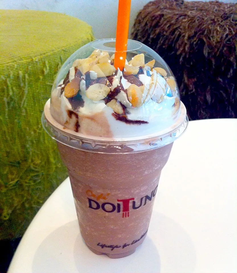 Snapdishの料理写真:#Macadamia Nut Choco Slush @ DoiTung Cafe, Siriraj Hospital|Nitny Luizさん