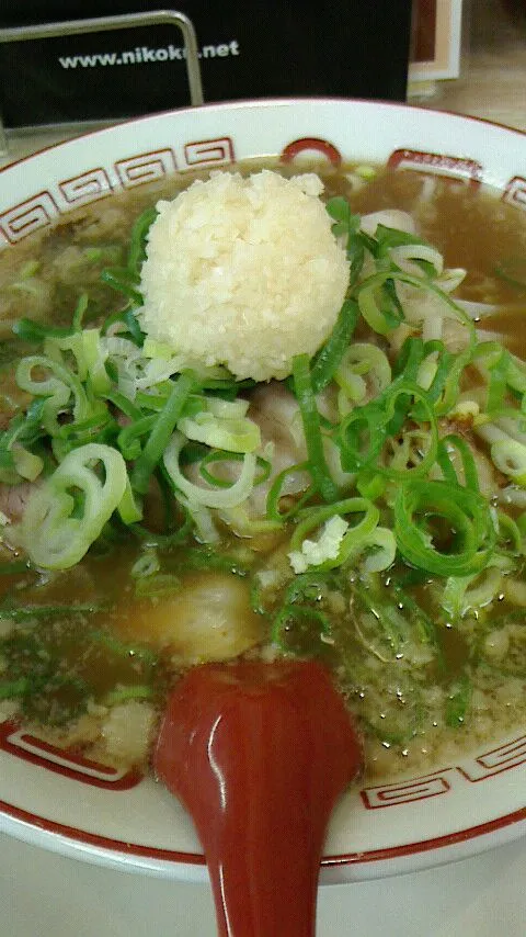 明日も休みやから。にんにくラーメン！！！|hisashiさん