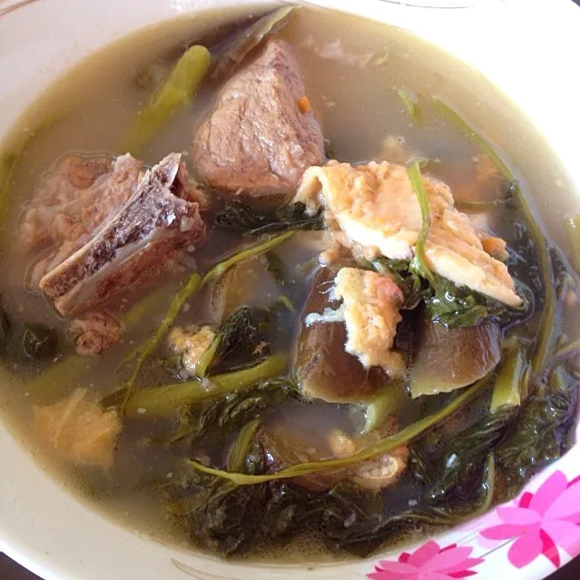 Snapdishの料理写真:Sinigang na Baboy sa Bayabas （豚肉とグアバのシニガン）|Kenny Hiraiさん