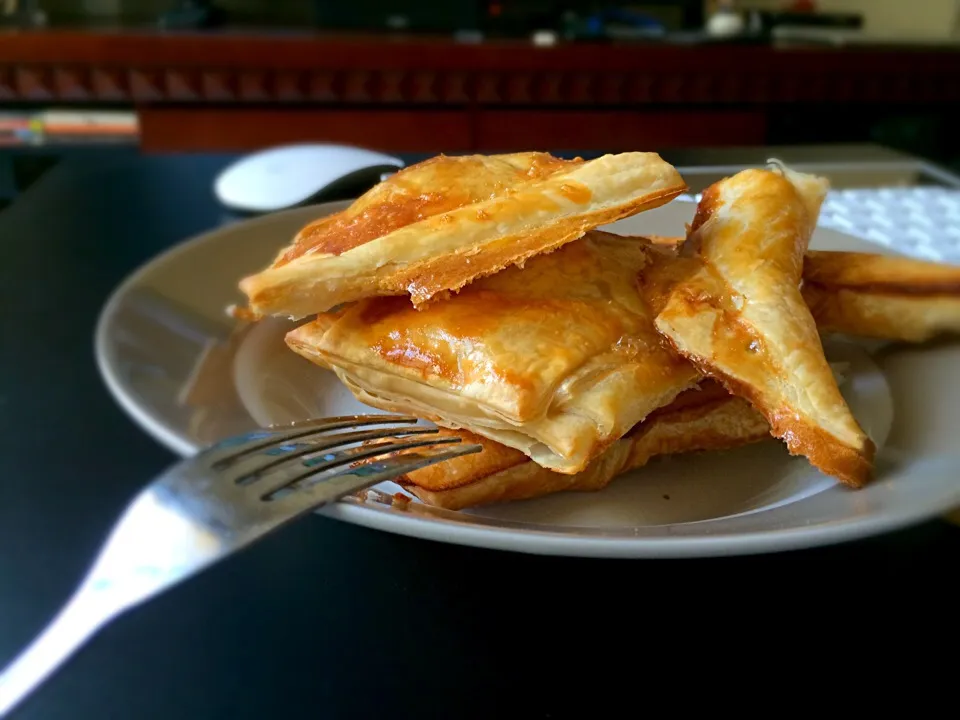 Deep fried pancake with blue berry jam / chocolate fillings|アンディさん