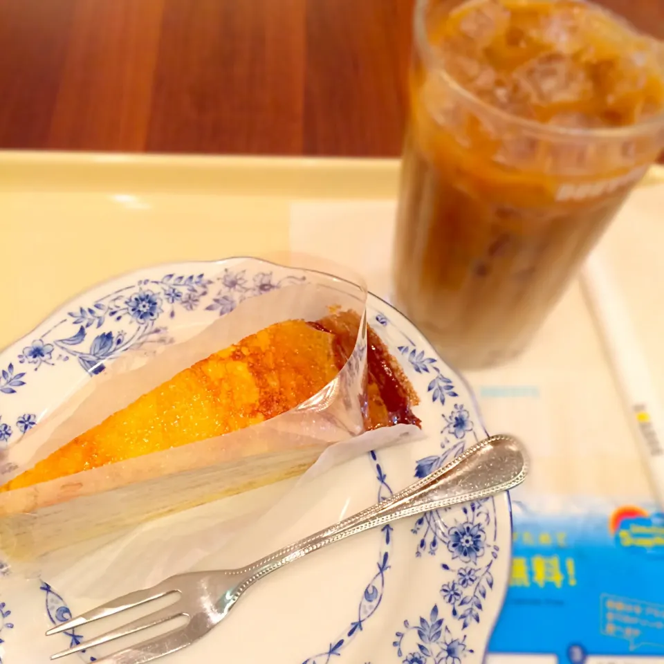 DOUTOR ミルクレープ、ミルクコーヒー|にゃーさん