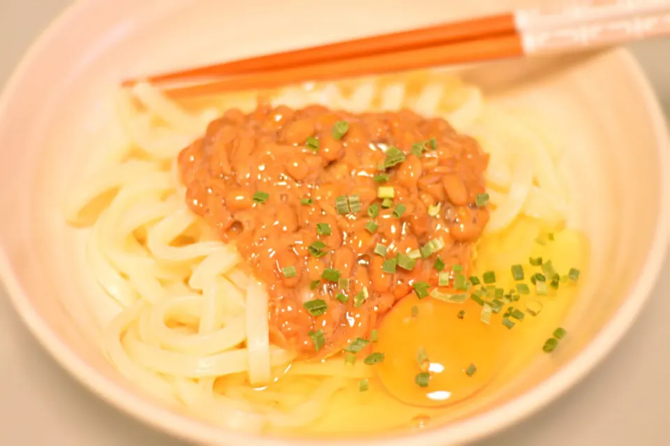 納豆とナメタケの冷静スタミナうどん|くぼた犬さん