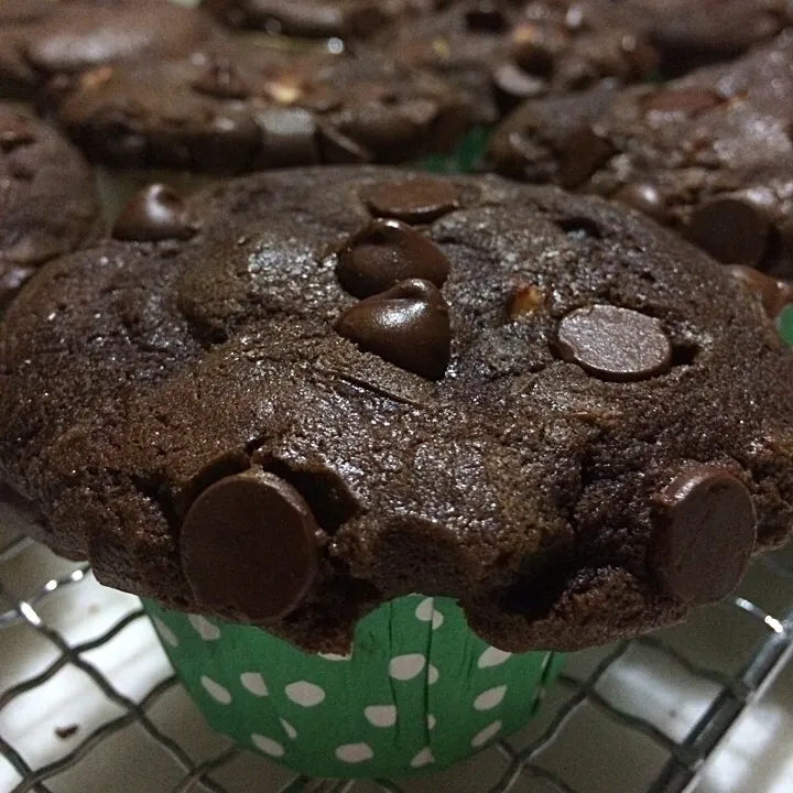 Double chocolate chip stuffed with cream cheese muffins|Trish Wongさん