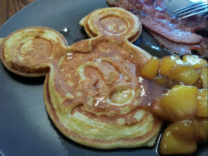 Mickey Waffles with spiced rum peach sauce|Kkartsさん