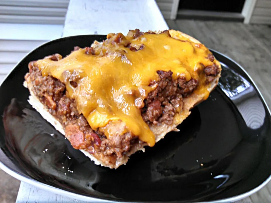 Cowboy Pizza (BBQ beef, tomatoes, cheddar on homemade Italian bread)|Sashi Steinerさん