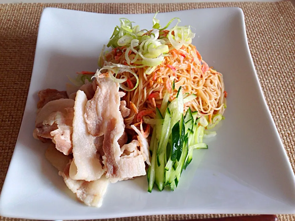 Snapdishの料理写真:とみくみさんの 油そば風素麺|にゃろめさん