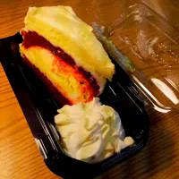 Red Velvet Cheesecake :D (from Cheesecake Factory)|Thúy Vy Hoàng Phanさん