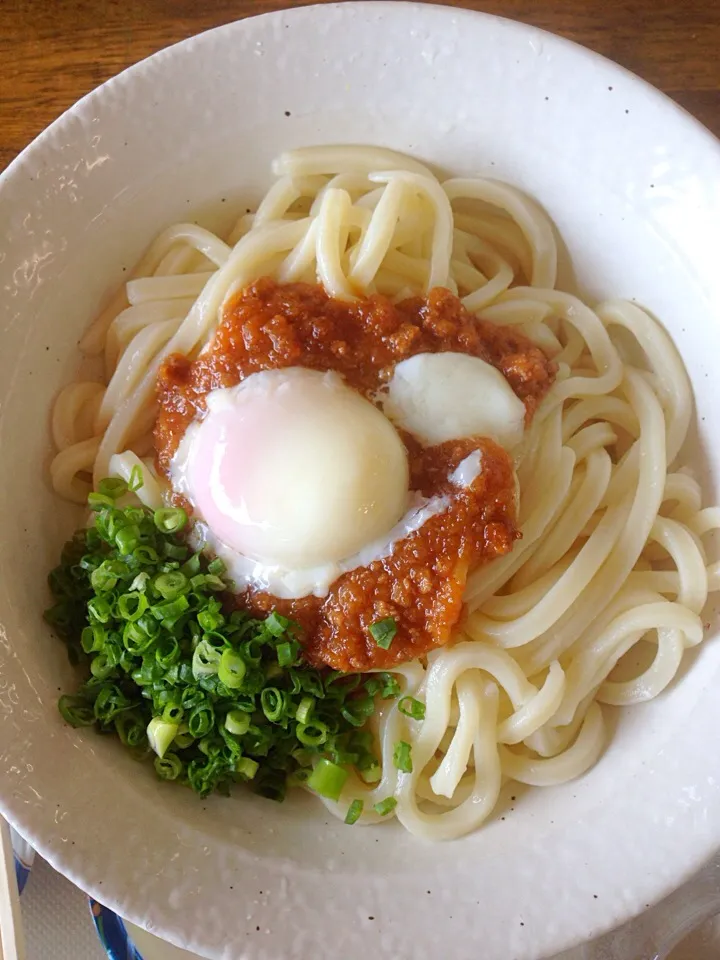 肉味噌温玉うどん|すぎやまさん