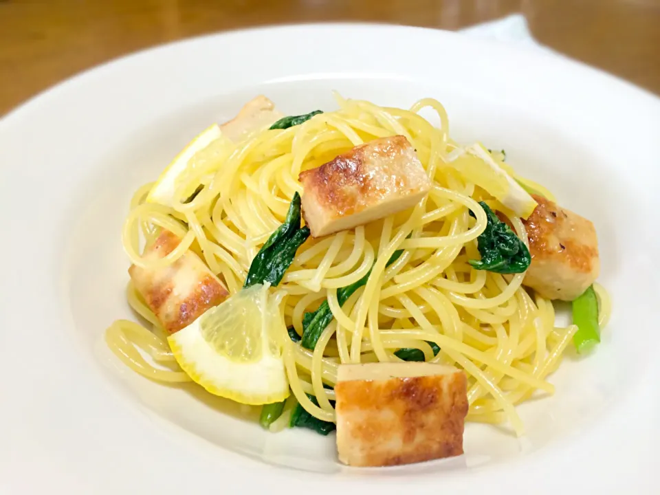 バジルチキンと小松菜のレモン風味さっぱりパスタ☆|🍎ゆかりんご🍎さん