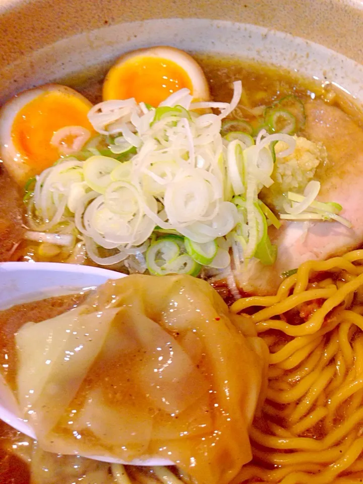 Snapdishの料理写真:味噌ラーメン ワンタンと味玉トッピング|流線形さん