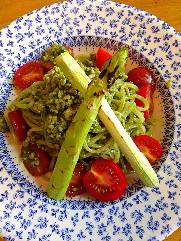 お客さんからもらった麺で🎵冷製ジェノベーゼパスタ！|まりまりさん