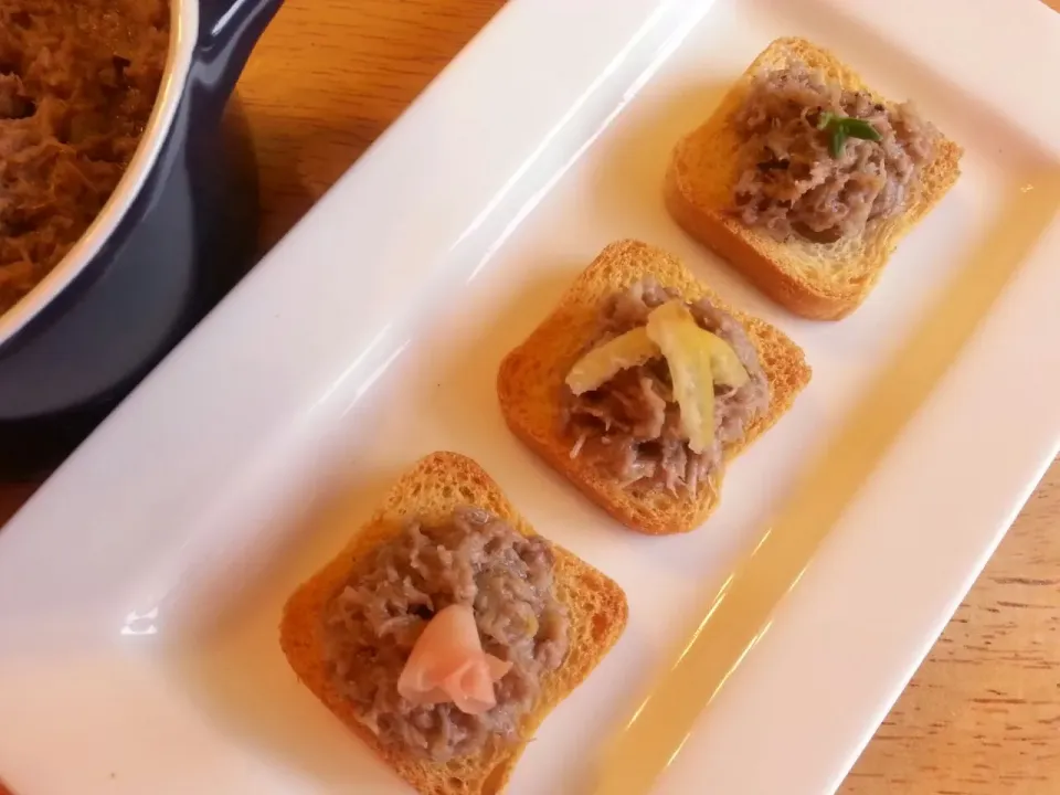 duck confit rillette on mini toasts|Chef On Qさん