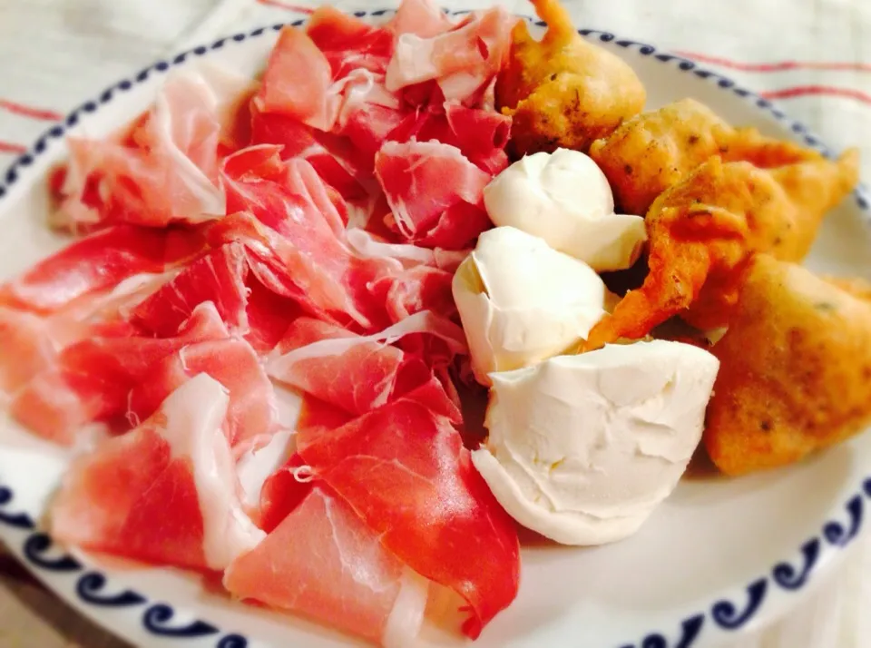 Proscitto crudo,zeppoline e crema di formaggio|Fabio  Palmieriさん