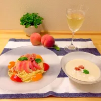 Snapdishの料理写真:桃の冷製パスタ＆桃とお米の冷製スープ