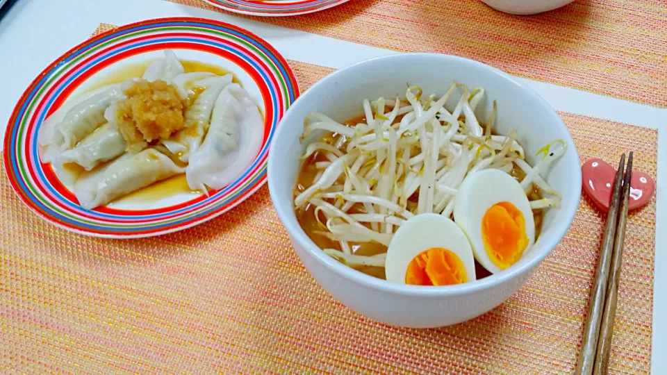 Snapdishの料理写真:今日の夕食 味噌ラーメン、水餃子|pinknari🐰🌈さん