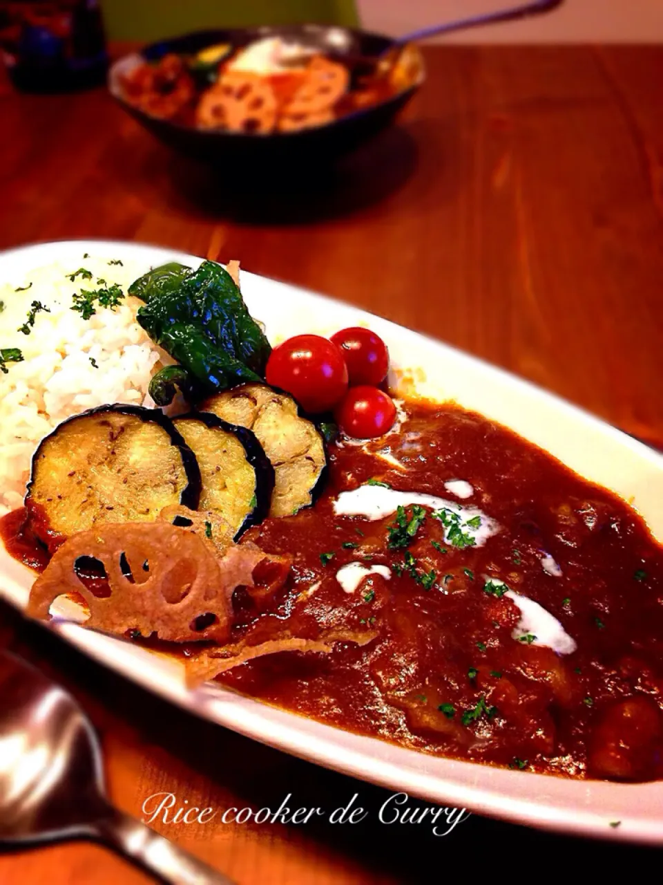 りりたんこぶさんの料理 【取扱注意】炊飯器でとろとろ和牛スジカレー🍛青ネギで関西風😊|あっちゃんさん