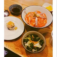 Snapdishの料理写真:#연어덮밥|한수연さん