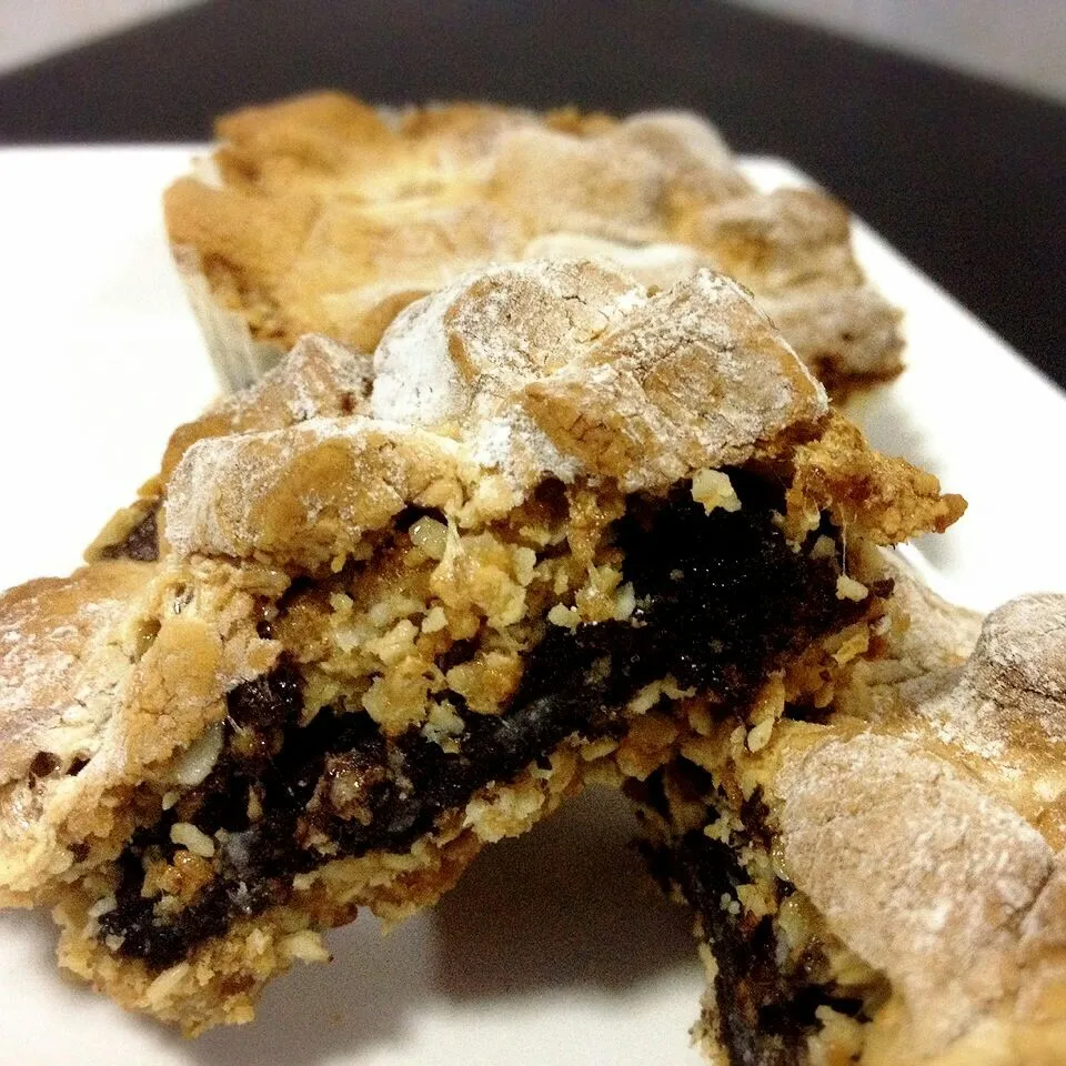 oatmeal chocolate chips cookies with oreo center n top with marshmallows

 #oatmeal #chocolatechips #oreo #Cookies #smores #marshmallow #bake|dotdotdotx2さん