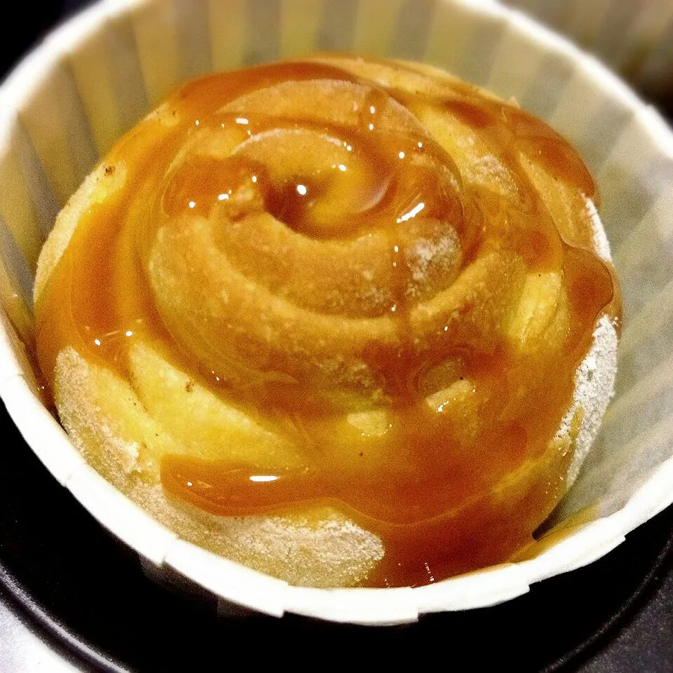 Snapdishの料理写真:sweet potato cinnamon bun drizzled with caramel

 #Bread #cinnamon #cinnamonroll #breakfast #bake|dotdotdotx2さん