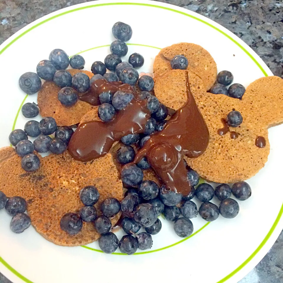 Chocolate Mickey Mouse pancakes|Halle Sellersさん