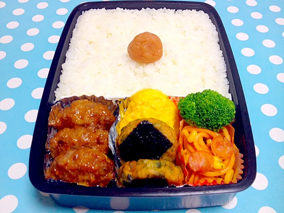 Snapdishの料理写真:Mayonnaise beef kalbi, minced meet omelet, chicken nori nuggets and napilitan on lunch box|Liezlさん