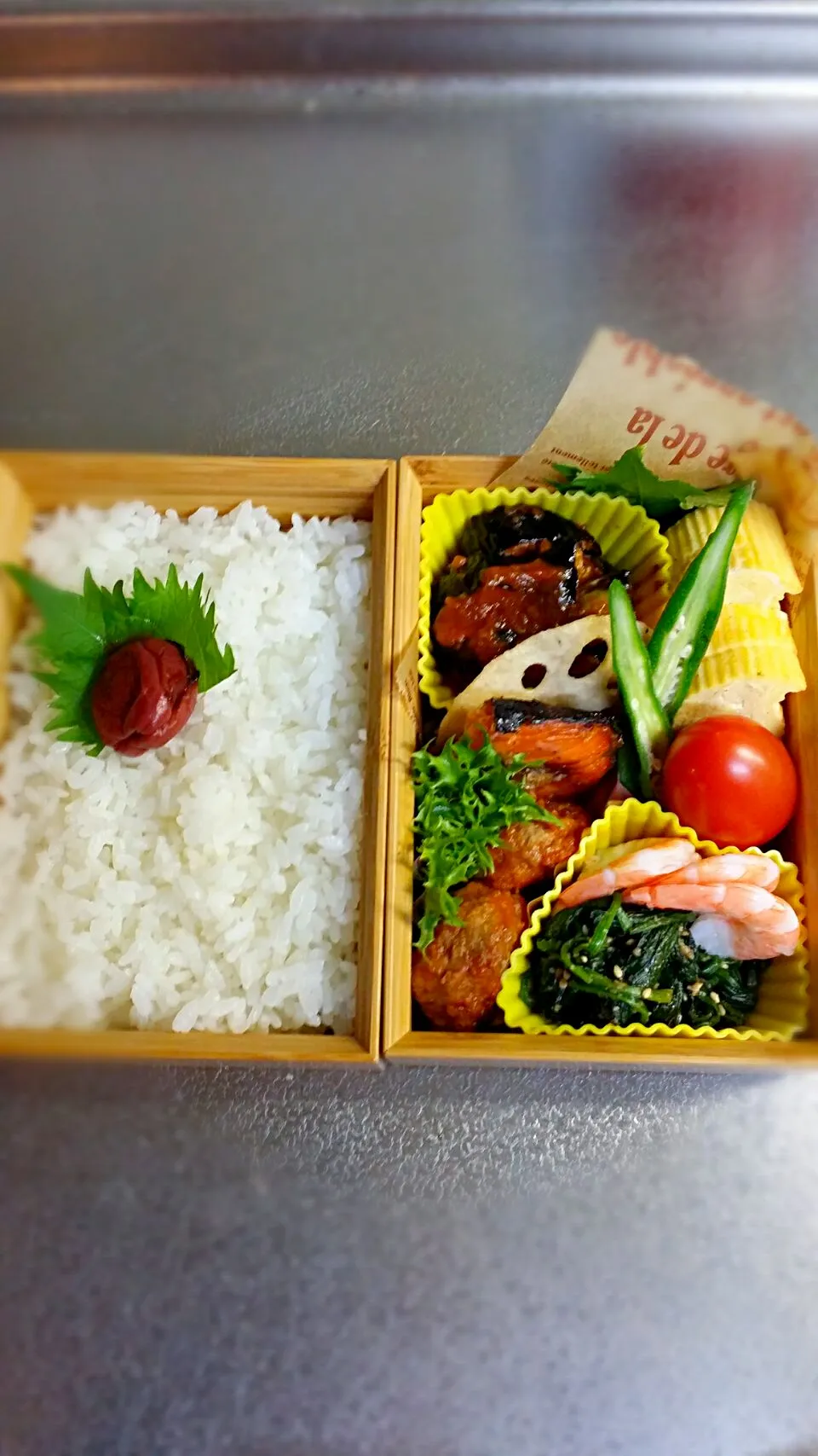 Snapdishの料理写真:《火曜日のお弁当》

・ナスとハンバーグのトマトソース煮込み
・だし巻き玉子
・ほうれん草の胡麻和え
・酒蒸しエビ

行ってらっしゃ〜い♡|藤田 まり子さん