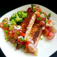 Snapdishの料理写真:Pan seared Tilapia fillet with fruit salsa #tilapia #Dinner #lite|ritaさん