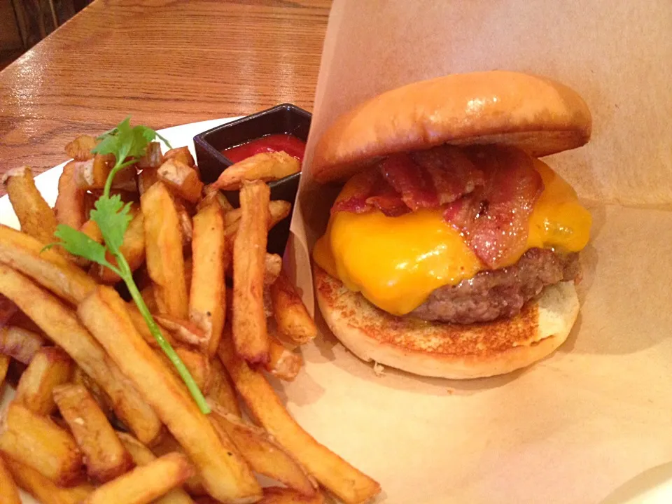 190g Bacon Cheeseburger|Chris Shannonさん