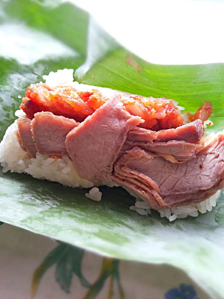 ข้าวเหนียวหน้าหมูทอดห่อใบตอง|cherryさん