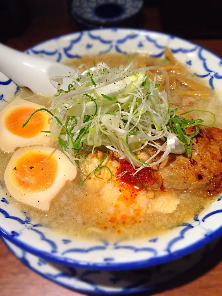 Snapdishの料理写真:ねかし鶏ガラとんこつ醤油味 煮玉子入り|T. Wonderさん