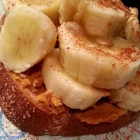 whole grain organic toast, organic peanut butter, bananas and cinnamon #Healthy|Maranda Sippelさん