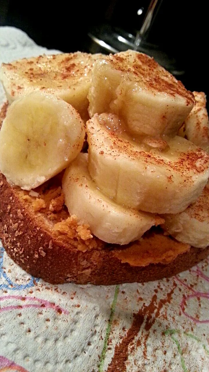 whole grain organic toast, organic peanut butter, bananas and cinnamon #Healthy|Maranda Sippelさん