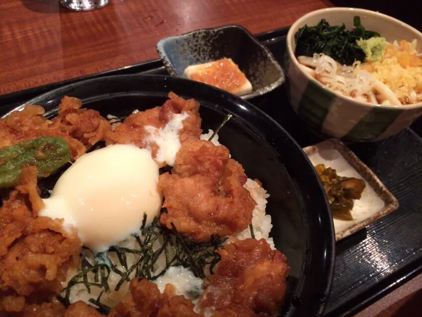 【日替ランチ】鶏天丼とわかめうどん定食を頂きました。|momongatomoさん