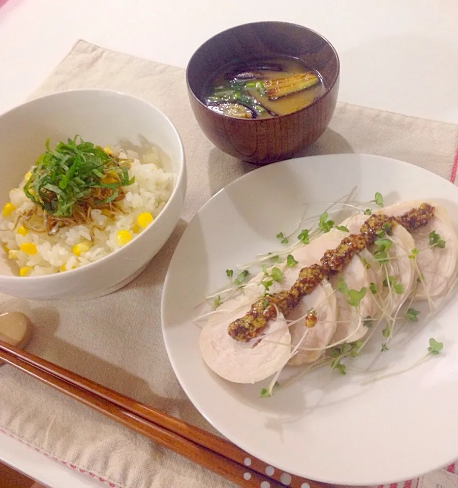 生とうもろこしの炊き込みご飯・鶏ハムのハニーマスタードがけ・お味噌汁(焼き茄子)|Accaさん