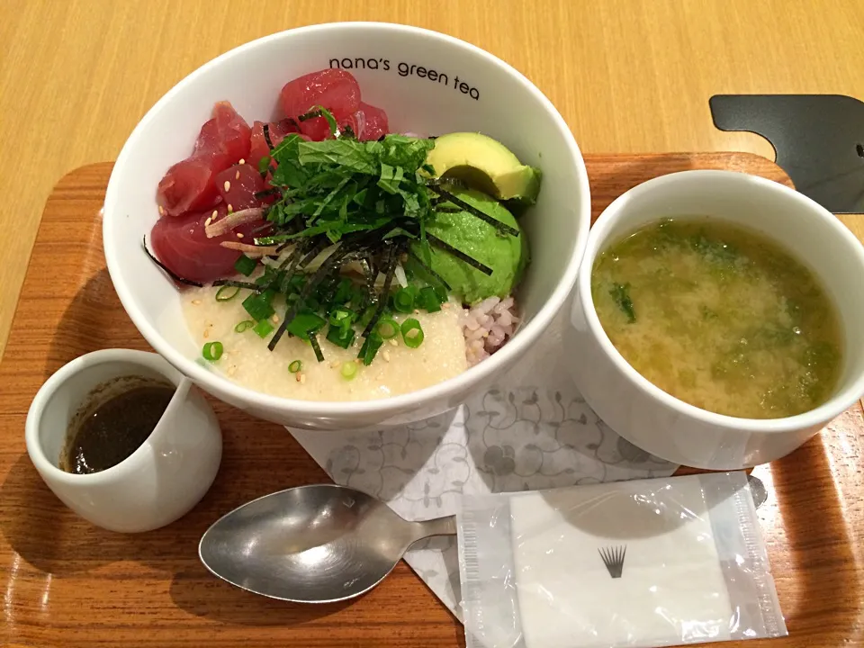 マグロアボカド丼|まるまるさん